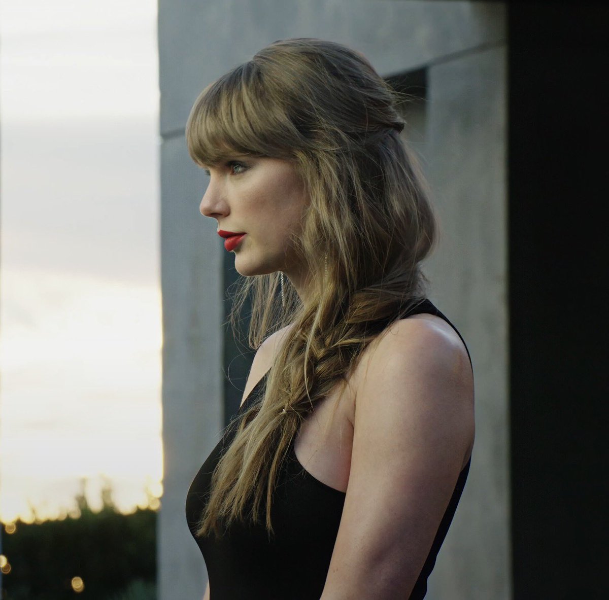 venusopalite13's tweet photo. Nunca ninguém ia suspeitar que isso era no set de um clipe kkkkk https://t.co/s3qr6cYo3f