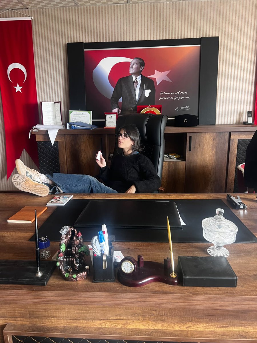 starlitsea8's tweet photo. Biz birilerimiyiz acaba??? https://t.co/y42YAWZdDg