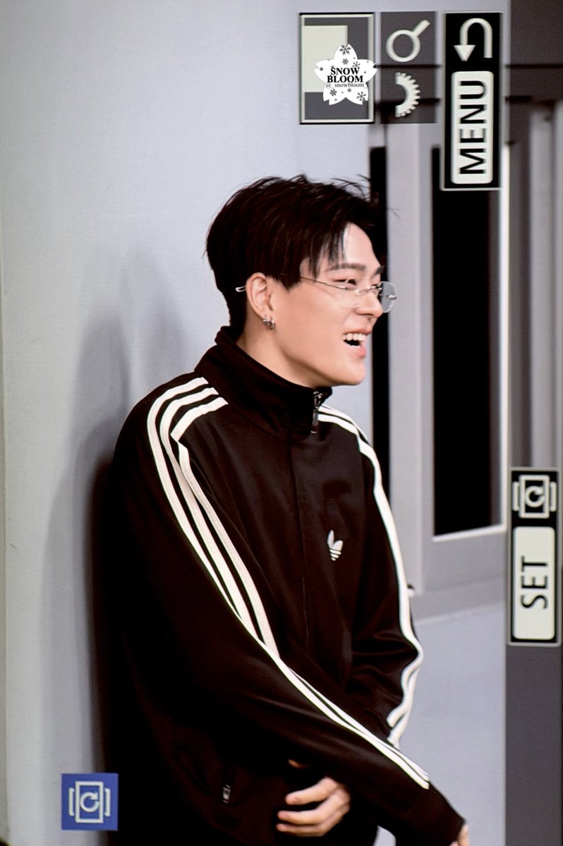 _snowbloom_'s tweet photo. 261009 스타라이크뮤직 pre

#휘브 #whib #김준민 #KIMJUNMIN #ジュンミン https://t.co/IULrLQ5xGj