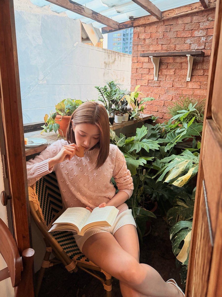 JaoyngMewnichTH's tweet photo. 🦌 ‧⁺◟꒰ IG Post Update ꒱˚ ༘ 🐰
091069 — jaoyng

a read worth every second. (1)

𑣲 #jaoyng , #FELIZZ ꫂ ၴႅၴ https://t.co/kXVuersgZ3