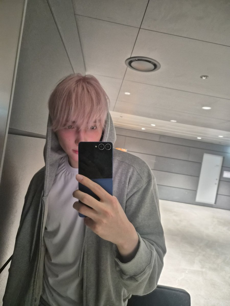 yenntxt's tweet photo. 카이가 핑머하고 당일날 찍은 사진 보내줌 진짜 너무 이뻐 🩷🩷 https://t.co/gfB1gK7LQH