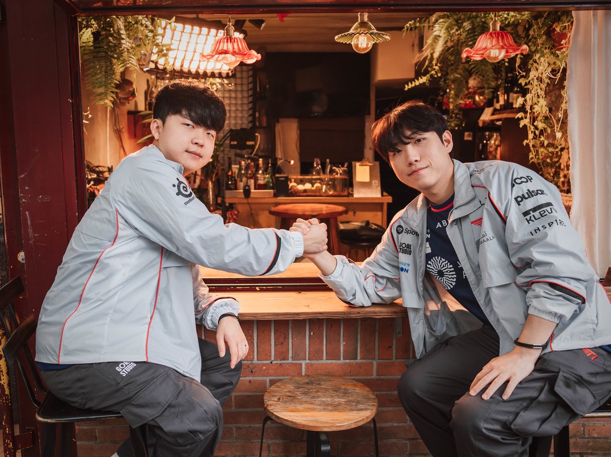 redbullgaming's tweet photo. WHAT A COMEBACK:

T1 defeat PRX! #T1WIN https://t.co/zWjHMmvu4P