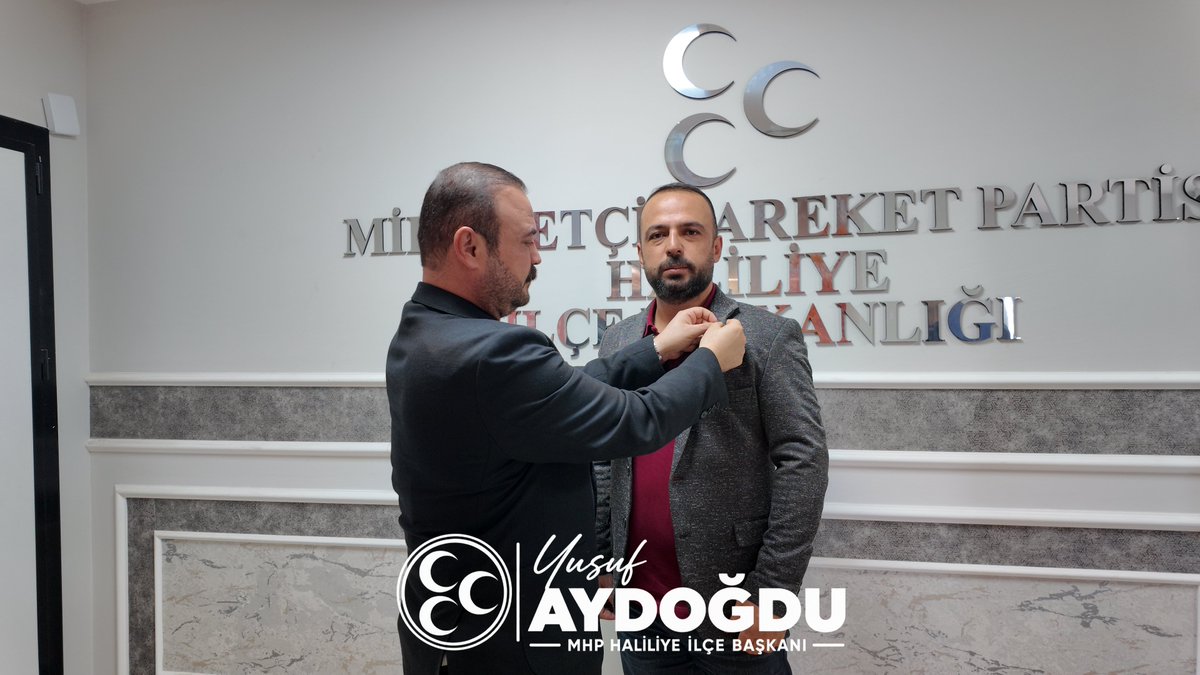 MHPhaliliyeurfa's tweet photo. Fırat Çinpolat partimize katılarak gücümüze güç kattı. Rozetini İlçe Başkanımız Yusuf Aydoğdu takdim etti. Hayırlara vesile olsun.
@MHP_Bilgi 
@dbdevletbahceli 
@Sanliurfa_MHP 
@eczosmanmutlu 
@yusufaydogduu 
#milliyetçihareketpartisi #hayırlıolsun https://t.co/JH6U3tKR7n
