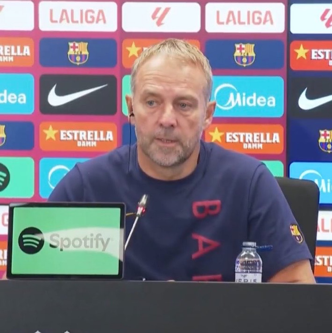 BarcaUniversal's tweet photo. 🚨 Hansi Flick: "Marc Bernal as a center-back? He occasionally plays in that position during training sessions, but I don’t think we’ll see him playing there in matches."

"I believe training in that position is beneficial for a young player with as much talent as he has, as it helps him continue developing and gain confidence."
