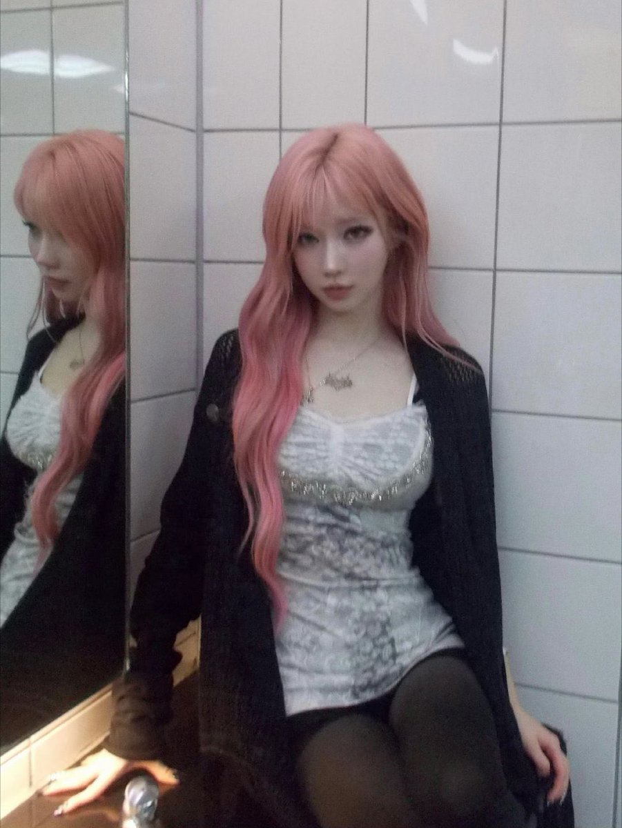 vacesajiao's tweet photo. The pink hair is so amazing
#ASA #ENAMIASA #아사 https://t.co/JxxrgSlqZ8
