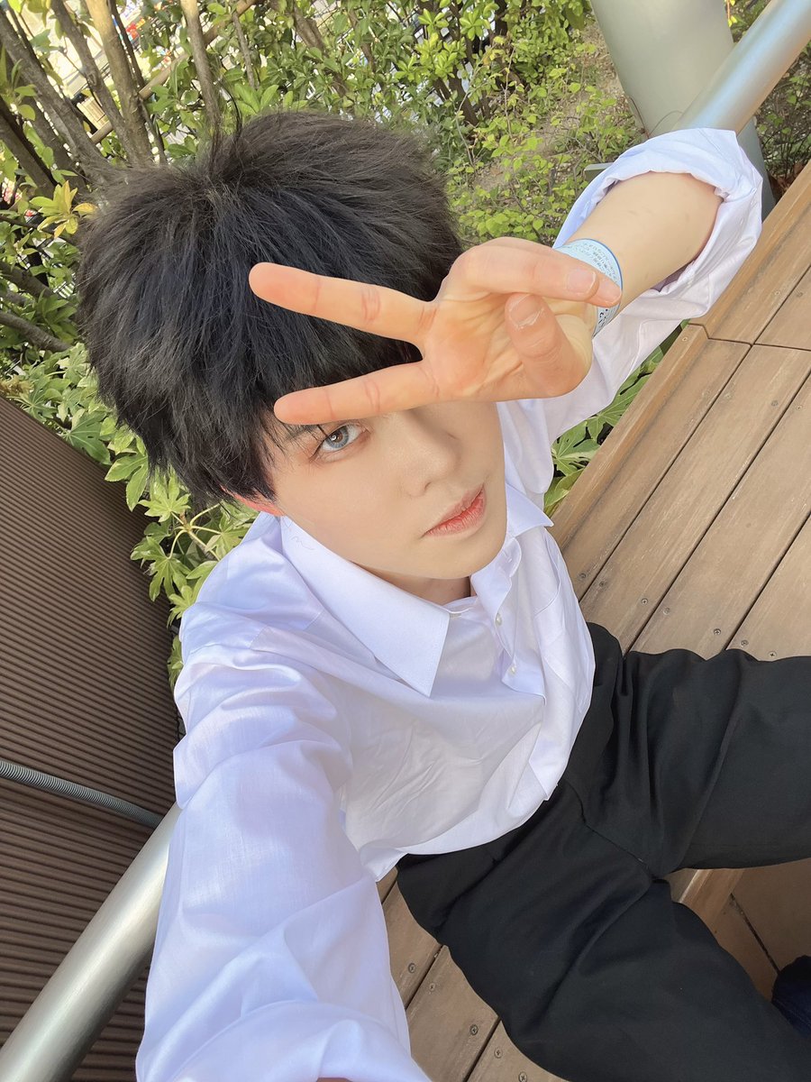 sirn96's tweet photo. ※cos
着替えた直後と遊びすぎてテーピング取れた後のやつ顔違いすぎて笑ったしﾄｼは自撮りしてもそのピースはしないので解釈違い https://t.co/fLor7BJsTi