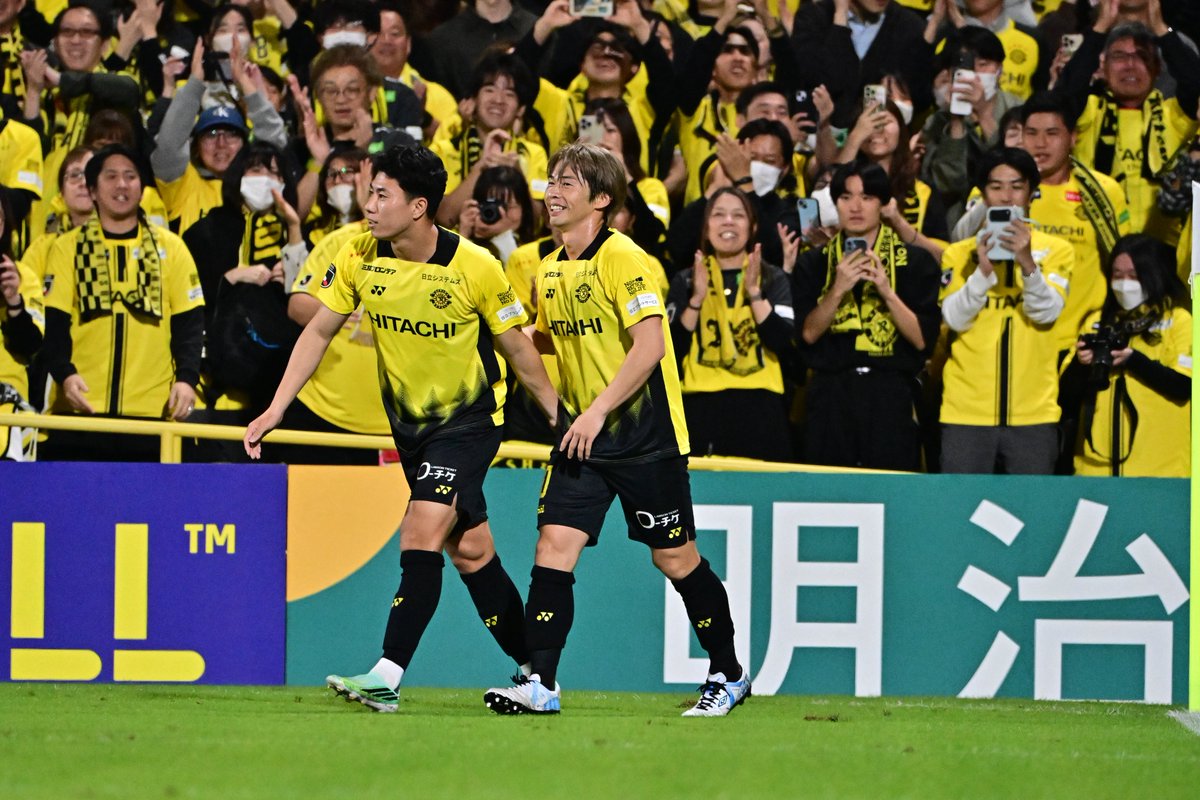 REYSOL_Official's tweet photo. やっぱりここでも #瀬川祐輔 🔥
クリアミスを奪い、相手の守備を振り切ってから逆サイドへのシュートを決める！

セガちゃんが、止まらない！！！

#AMBITIONtoBeTheBEST #NoREYSOLNoLIFE https://t.co/KvtJhHKIvr