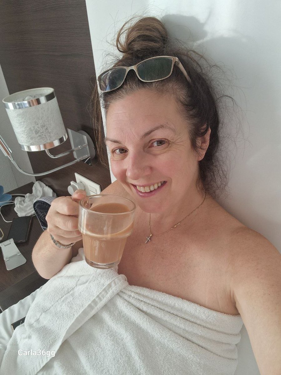 Carla36GG's tweet photo. Friday already. Now if you want something to do over the weekend you should join my No pay per View site. Omg its amazing like a wank fest over me 
https://t.co/L6v2QnbsSd https://t.co/1pZVpOFHOD