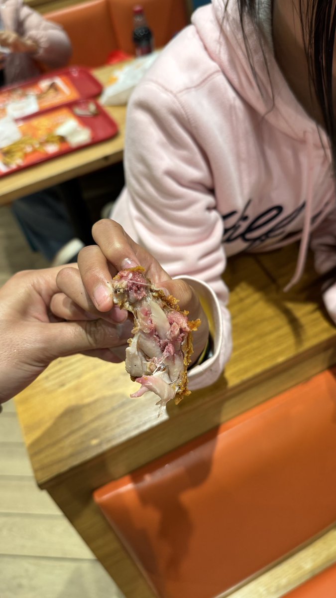 1vallen's tweet photo. @Popeyes @popeyeshub almost k*lled my daughter with their undercooked pink chicken! On top of that, not even an apology or accountability from the manager / staff which is all I asked for. Is this how you treat families raising genuine food safety concerns? Absolutely disgraceful https://t.co/jceK4a72PB