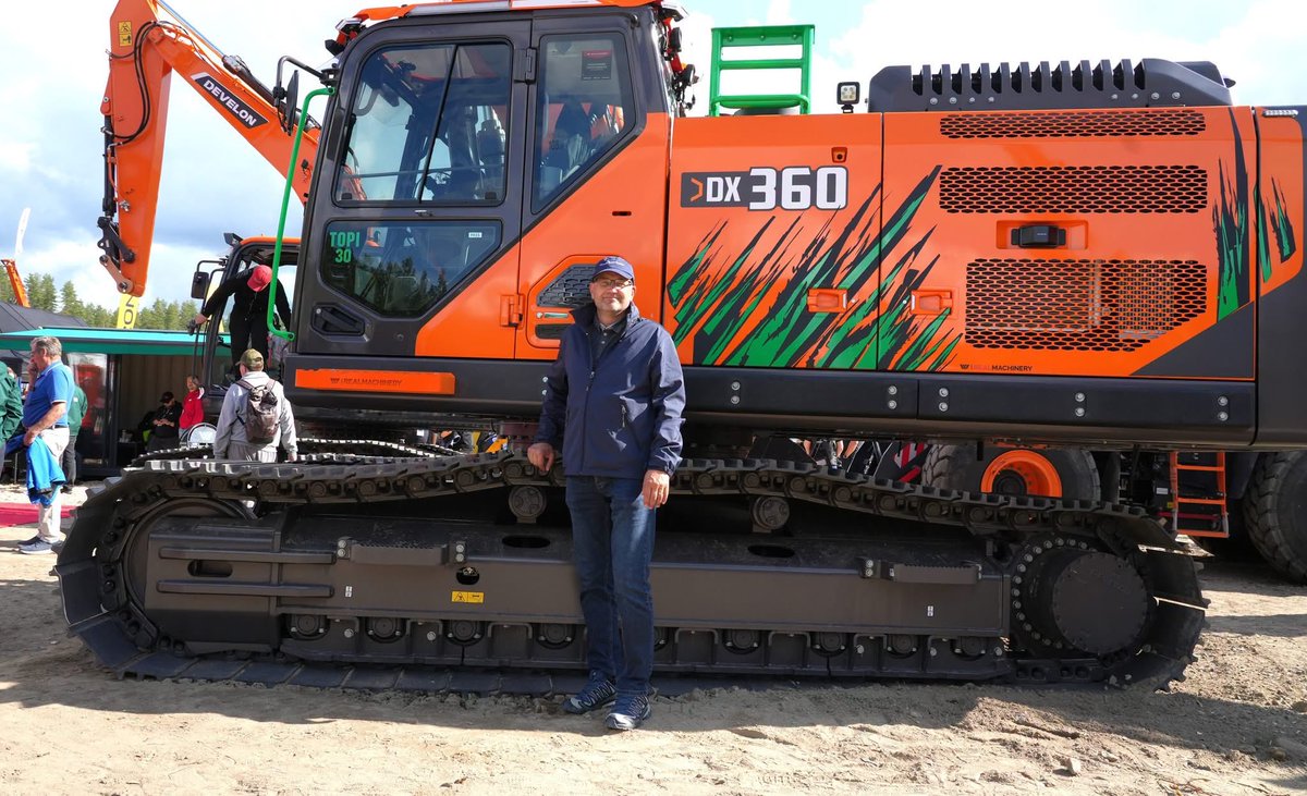 DiggerManBlog's tweet photo. Visions from FinnMETKO (Part Two)

https://t.co/vbhMiLSKvw

#diggermanblog #earthmovers #excavators #finland #finnmetko #forestryshow #HeavyEquipment https://t.co/gTNXFUp8Ck