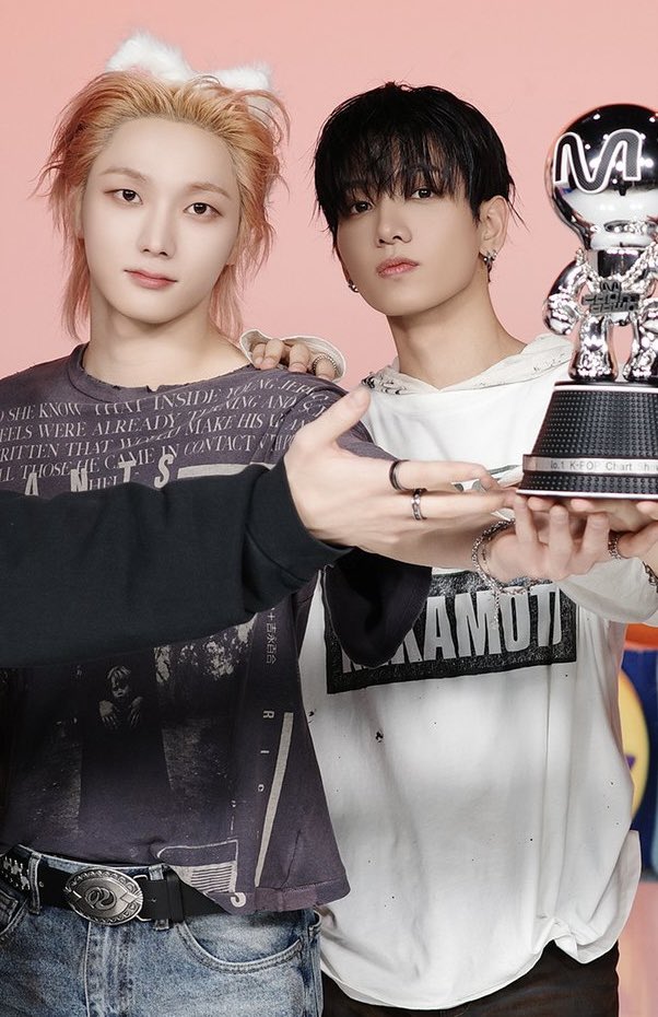 amnesiag9's tweet photo. 박성오 어깨 명쟤현꺼 ㅋㅋ https://t.co/sKOcO5LA7e