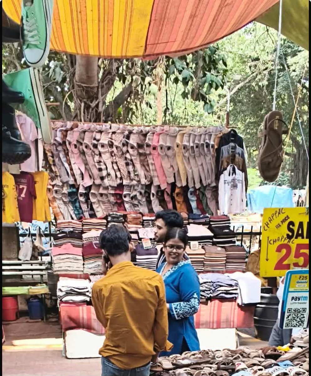 smsfa2025's tweet photo. @tweetndmc Yellow lines drawn to mark boundaries for unauthorized vendors without COVs have already crossed the line. Are u defining physical limits for illegal vendors ? Is NDMC effectively trying to legitimize unauthorized squatting at places meant for pedestrians? https://t.co/7f4eSMc10x