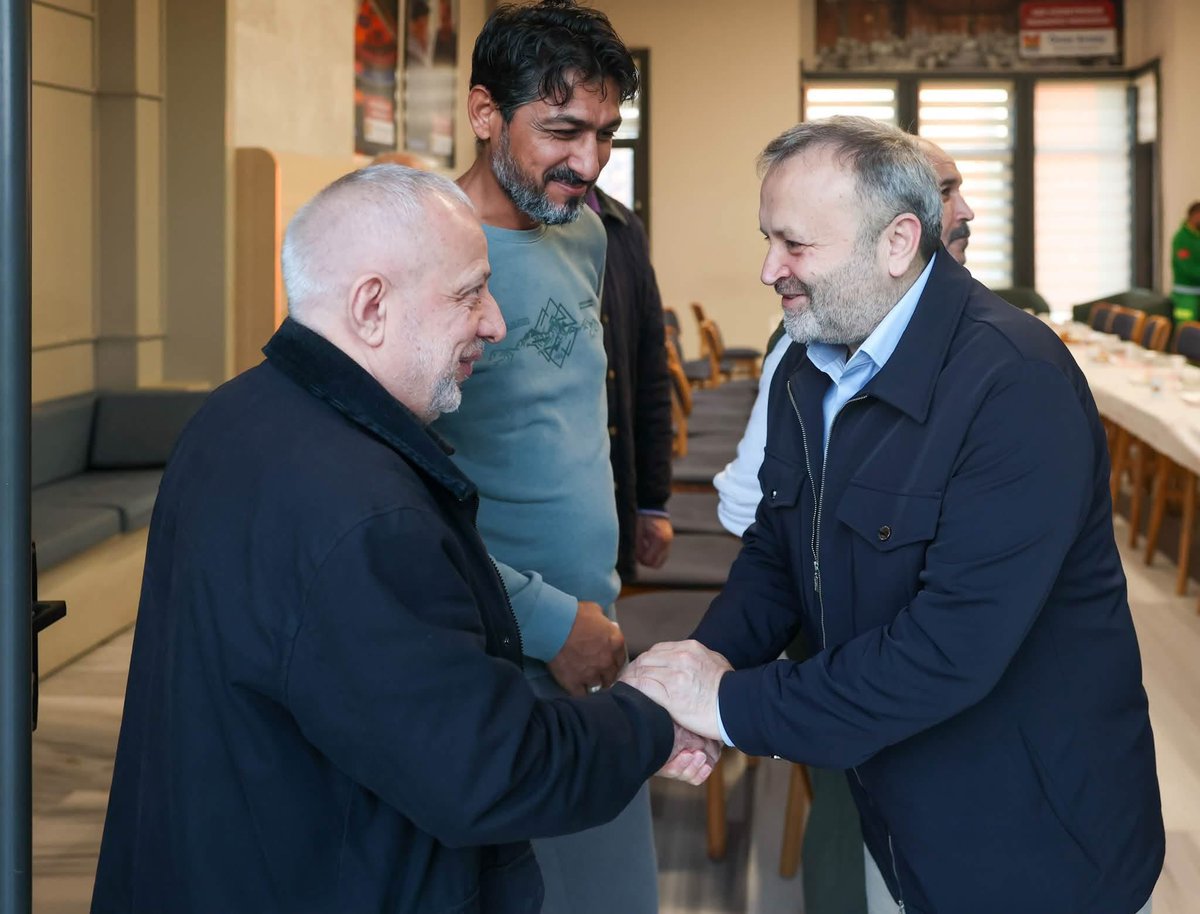 akzeytinburnu's tweet photo. 📍 Zeytinburnu Millet Cami

Sabah namazının bereketini, feyzini cemaatimizle birlikte yaşadık 
Birlikte dua ettik, birlikte sofraya oturduk.
@MustafaY_K 
@omerrarisoy https://t.co/dhSLjLHf30