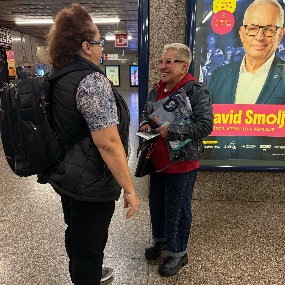 dagmar_peckova's tweet photo. Páteční ráno na Vysočanské - poslední den kampaně. Už dnes a zítra budete moci rozhodnout, kdo vás bude zastupovat v Senátu! Volte novou energii do Senátu! Děkuji ❤️ https://t.co/ByTUy5ecc3