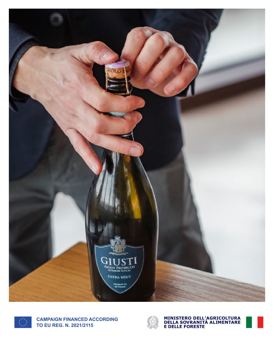 DrinksIntMag's tweet photo. Fresh, aromatic, and with a pleasant mineral note.

Giusti Asolo Prosecco Superiore DOCG Extra Brut is the ideal glass for an aperitif or to pair with light dishes.

Serve it fresh and enjoyed it lightly!

#AsoloProsecco #italianwine #cheers #winelover #GiustiWine https://t.co/KTLh4ANMfQ