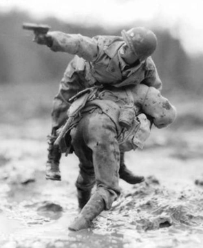 Liberty5315's tweet photo. American Heroes serving in combat during World War 2 🇺🇸 Paying homage on Red Friday  🇺🇸 https://t.co/izDpFPD6DX