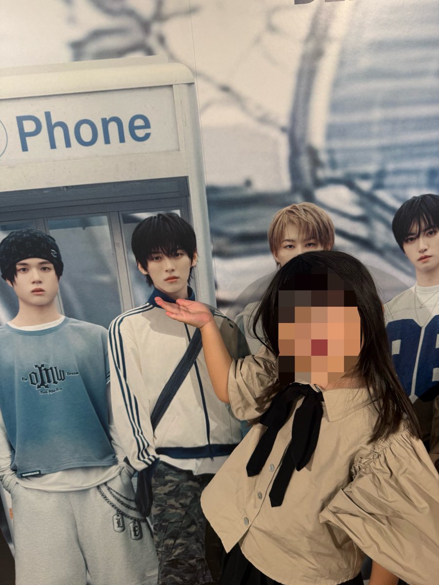 yunashly's tweet photo. 真っ先に走って行ってこのポーズ🤣🤣🤣 https://t.co/PZI5aAaU7J