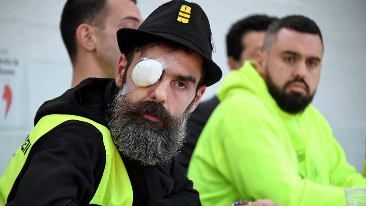KevinDuval69321's tweet photo. @_Mansa31 Mdr commencez à respecter les anciens ! 

C’est l’un de ceux qui ont lancé le mouvement des Gilets jaunes. https://t.co/rIqH2MqwYG