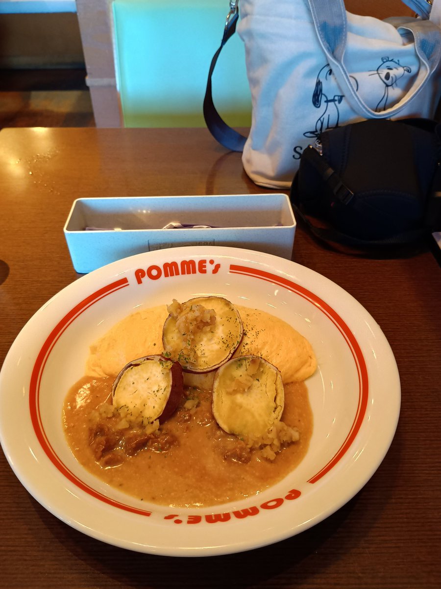 js19michiru's tweet photo. もう撤収していますが、お昼ごはんとおやつを投下☕
左はポムの樹でさつまいものポルチーニソースオムライス、右は北浜のカフェでバナナケーキと珈琲です😋
どちらも美味でした🥰 https://t.co/tPoriruuJV