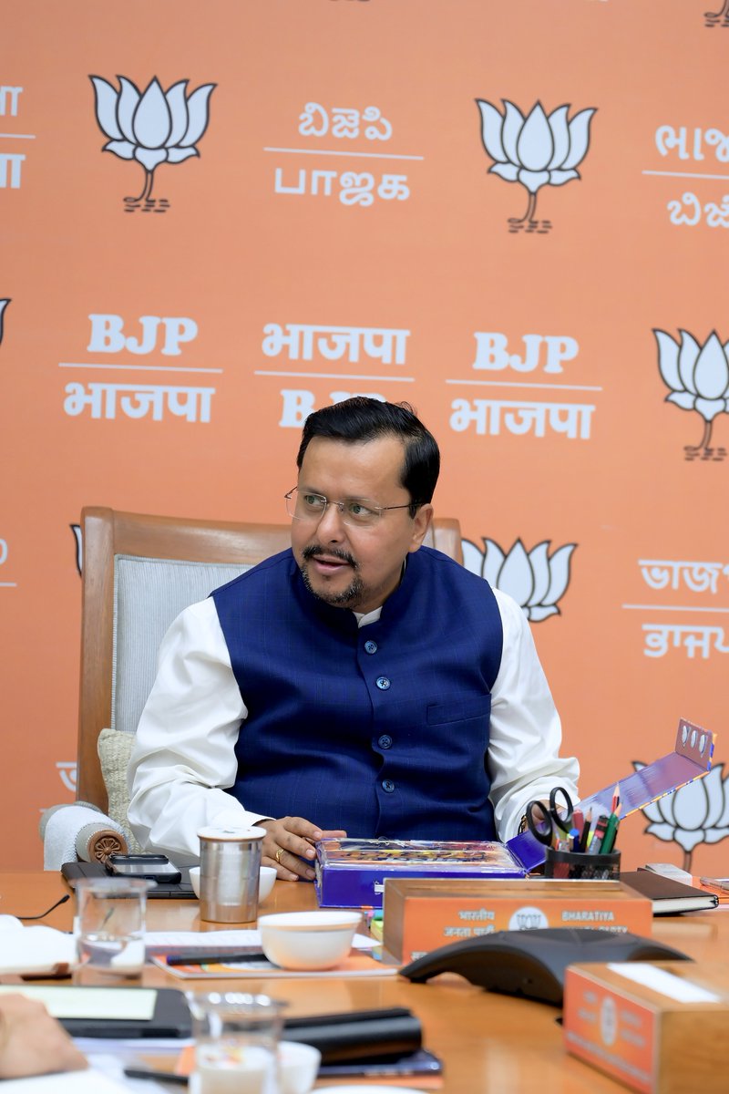 NitinNabin's tweet photo. आज भाजपा मुख्यालय में राष्ट्रीय महामंत्रियों के साथ बैठक कर विभिन्न संगठनात्मक विषयों एवं आगामी कार्ययोजनाओं पर विस्तृत चर्चा की।

@BJP4India https://t.co/YKr9ZRG9js