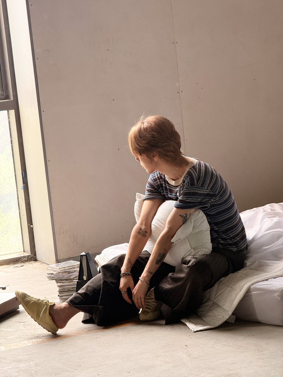YESUNG_smtown's tweet photo. 𝗕𝗲𝗵𝗶𝗻𝗱 𝗦𝗵𝗼𝘁 📸

#예성 #YESUNG
#슈퍼주니어 #SUPERJUNIOR
#Pedazos #YESUNG_Pedazos 
#WhereWeAre https://t.co/2CSoLff0aY