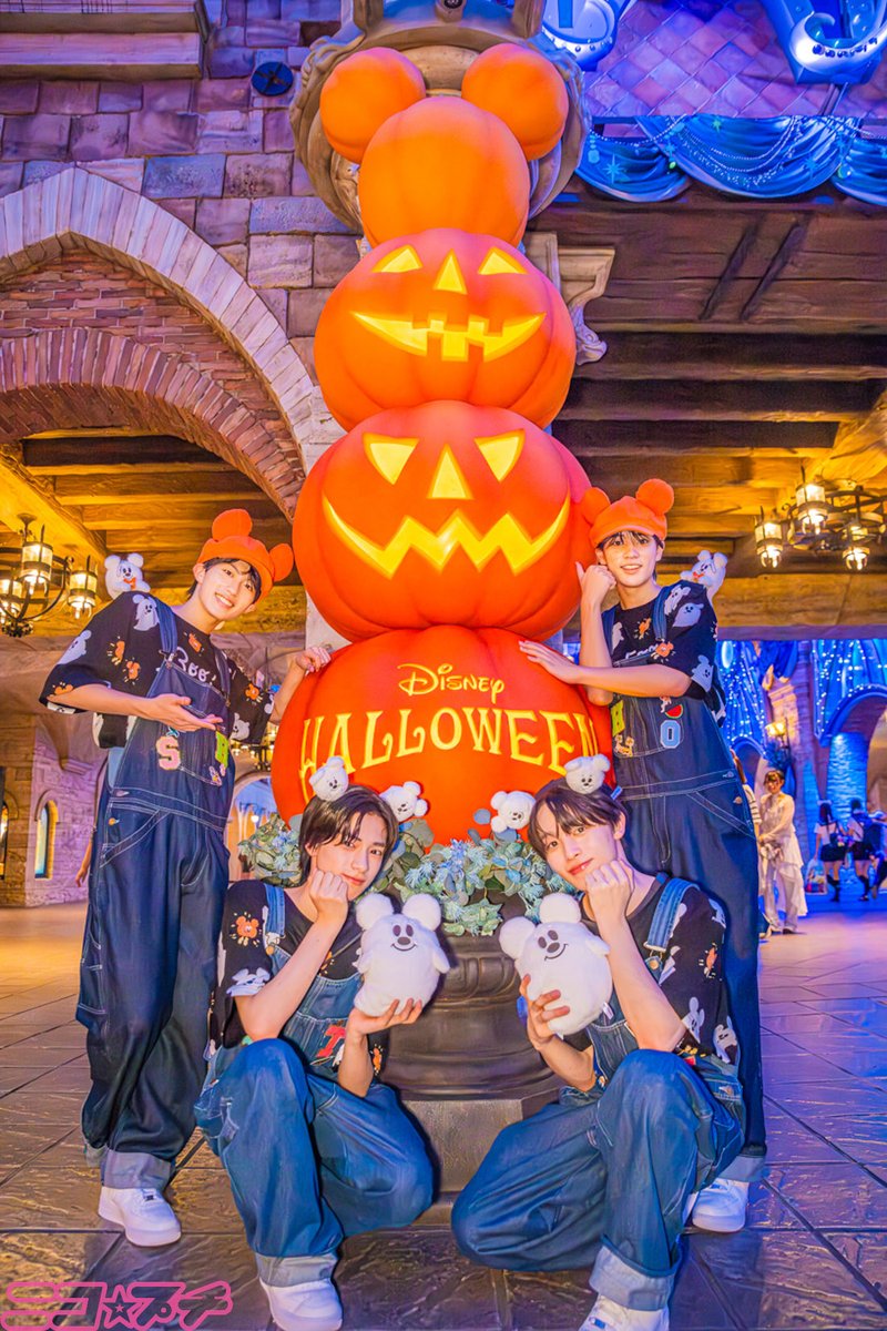 nicopuchi_info's tweet photo. ／
#iiONDO
#三村航輝 くん
#畑駿平 くん
#髙橋夢人 くん
#大野遥斗 くんと🌡️
＼

「ディズニー・ハロウィーン」のフード、グッズ、ショーを楽しみつくす☆【後編・ディズニーシー】 

(こちらからチェック☑️)
 https://t.co/TjiGfRJ36Y
@iiondo_official 
#ディズニーシー　#ディズニーハロウィーン
#ニコプチ