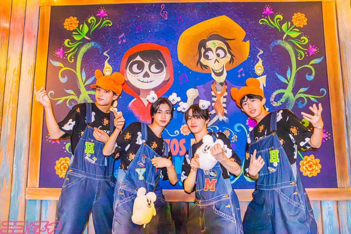 nicopuchi_info's tweet photo. ／
#iiONDO
#三村航輝 くん
#畑駿平 くん
#髙橋夢人 くん
#大野遥斗 くんと🌡️
＼

「ディズニー・ハロウィーン」のフード、グッズ、ショーを楽しみつくす☆【後編・ディズニーシー】 

(こちらからチェック☑️)
 https://t.co/TjiGfRJ36Y
@iiondo_official 
#ディズニーシー　#ディズニーハロウィーン
#ニコプチ