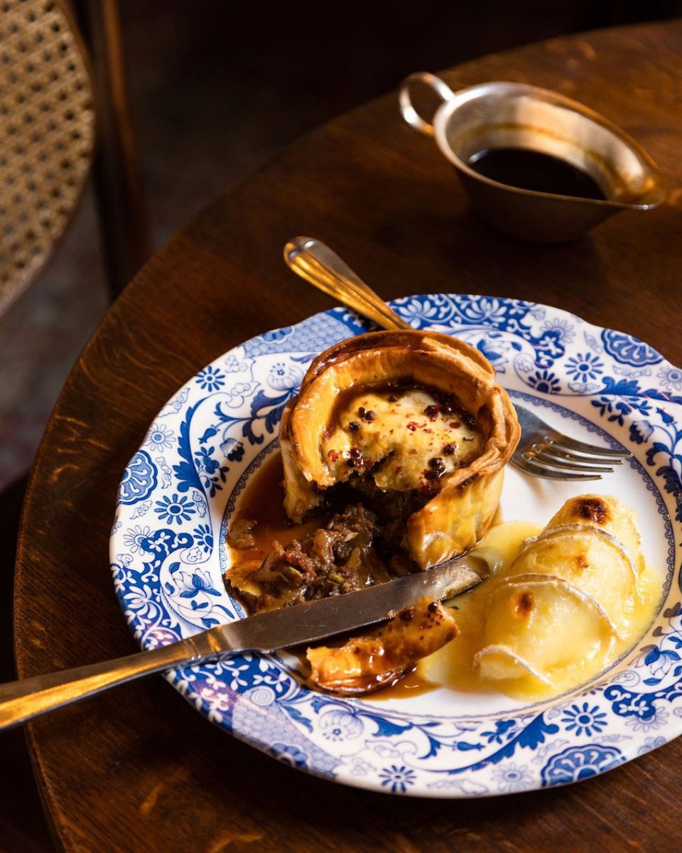 GoodFoodGuideUK's tweet photo. The Gladwin brothers have their roots embedded firmly in the chalky soil of West Sussex with their family vineyard at nearby Nutbourne, but they also own restaurants and pubs in London. Having taken over the village pub in Amberley, just a few miles...: https://t.co/vgezxQDIWM https://t.co/KqWgt4pLPK