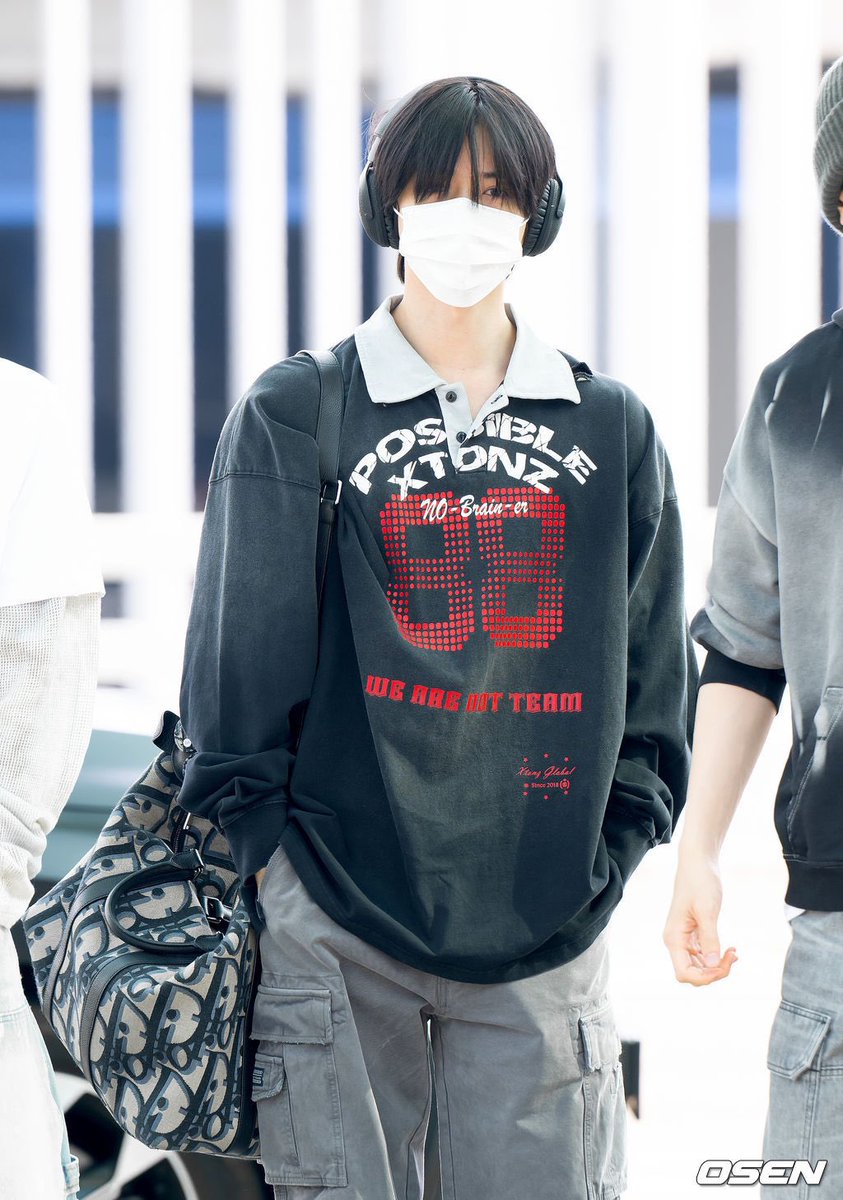 gazwbo's tweet photo. beomgyu it’s okay to be an outfit repeater https://t.co/63EixXaTzP