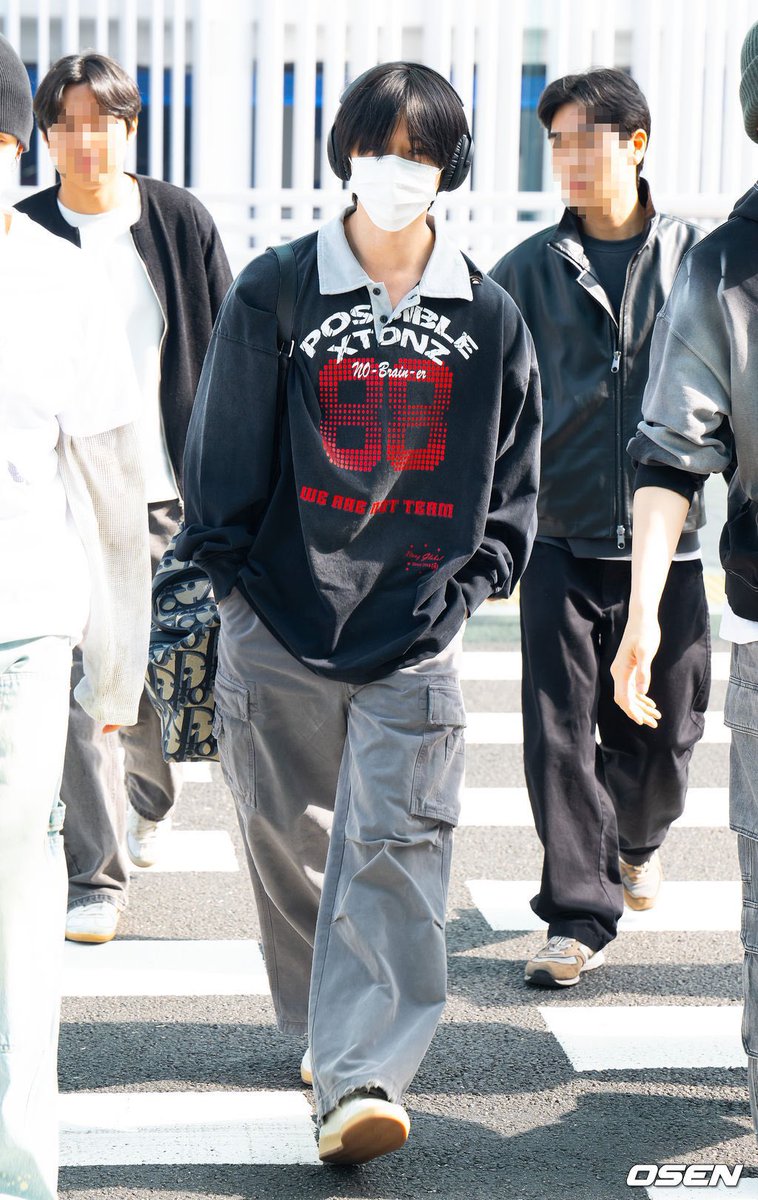 gazwbo's tweet photo. beomgyu it’s okay to be an outfit repeater https://t.co/63EixXaTzP