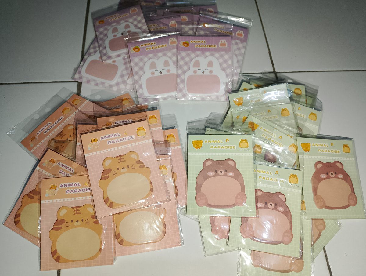 aprilthyng's tweet photo. Yeayyy.. freebies buat piknik tks udh sampe🐻🐯🐰 https://t.co/15d13bEt4v