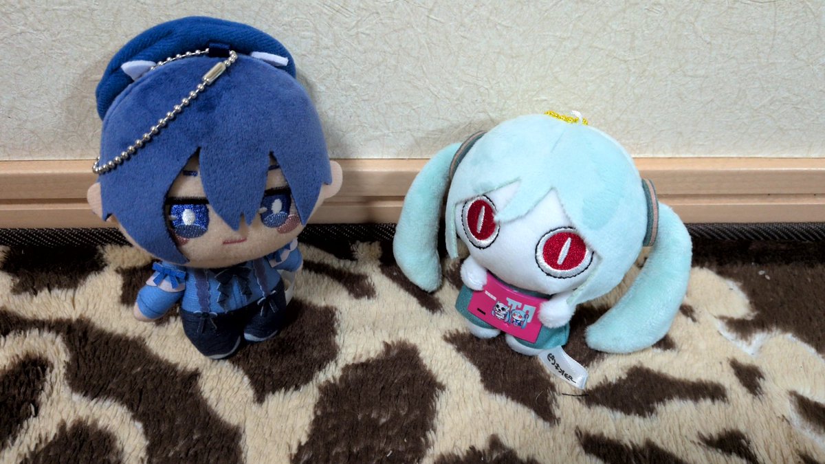 miku52655's tweet photo. エポスカード作るときの特典だったアイマイナぬいちゃん到着。

アイぬいちゃん、カイぬいだよ。
カイぬい、アイぬいちゃんだよ。
(ぬいをお外に連れ出す勇気はないため、二人ともお家でお留守番) https://t.co/jb82lblcKE