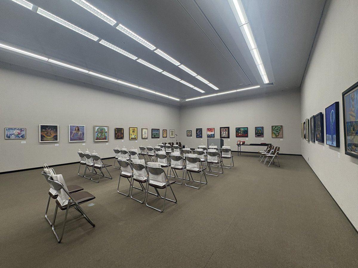 gendaidougakai's tweet photo. 明日からスタートする坂出美術館の陳列を終えました🙏✨
明日はジュニア展の表彰式の為13:00〜開館です🙏
宜しくお願い致します！ https://t.co/DfVw7HWhgH