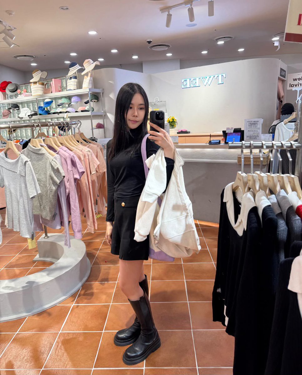 jujuhehex's tweet photo. shopping to destress 🙂‍↕️ 

Say hi and tell me your fave onchain perps 🥹💬. Share access 🤝
@bulktrade @PhoenixTrade @pacifica_fi @TxFlow_L1 @QFEX https://t.co/3TV0FVt6aB