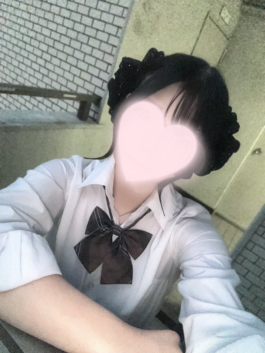 sumire_09_25's tweet photo. すみれ 17:00〜います✋

一緒に添い寝できたら嬉しいな〜💕
コスプレも好きだから、よかったら会いに来てくれると嬉しいです💕

待ってるね😘 https://t.co/pWyc7CVWeh