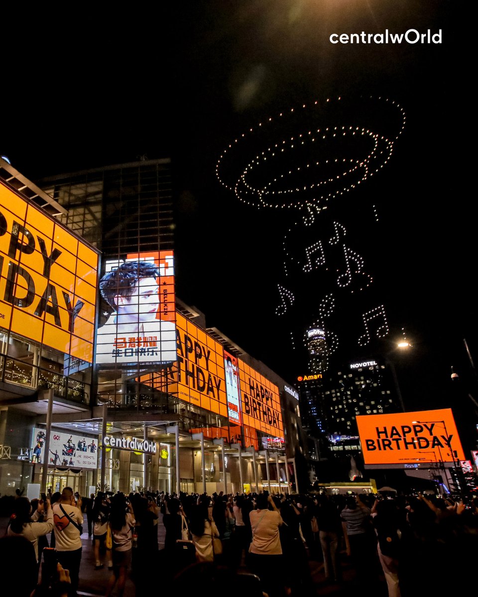 centralwOrld's tweet photo. เก็บตกภาพความประทับใจ ในค่ำคืนสุดพิเศษ กับกิจกรรม A Special Birthday Surprise for BILLKIN การแสดง Drone Show จำนวน 520 ลำ จาก SKYEDGE และ Special Project from Fans บนจอ centralwOrld the panOramix เพื่อร่วมฉลองวันเกิดปีที่ 27 ของ BILLKIN ณ เซ็นทรัลเวิลด์

Happy 27th BILLKIN Day
#BILLKIN27thEdition #Bbillkin
#ProjectForBillkin27th
#centralwOrld
#penguinchinesefans