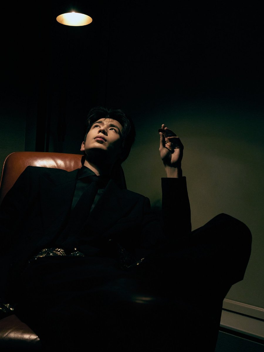 zhanglinghehehe's tweet photo. the mafia boss your parents sold you to pay off their billion-dollar debt.. 💸🖤🥀 https://t.co/xr8v8FvXA1