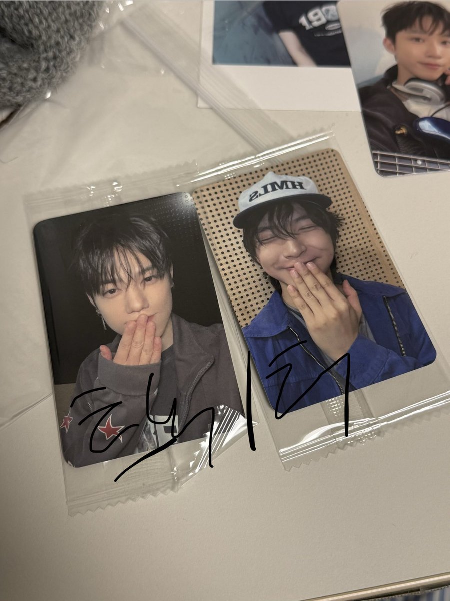zeeigoo's tweet photo. 엔플라잉 개죽이 포카 교환 구합니다 ◠‿◠
나: 훈, 재현
님: 회승 https://t.co/y02VPuPDx0
