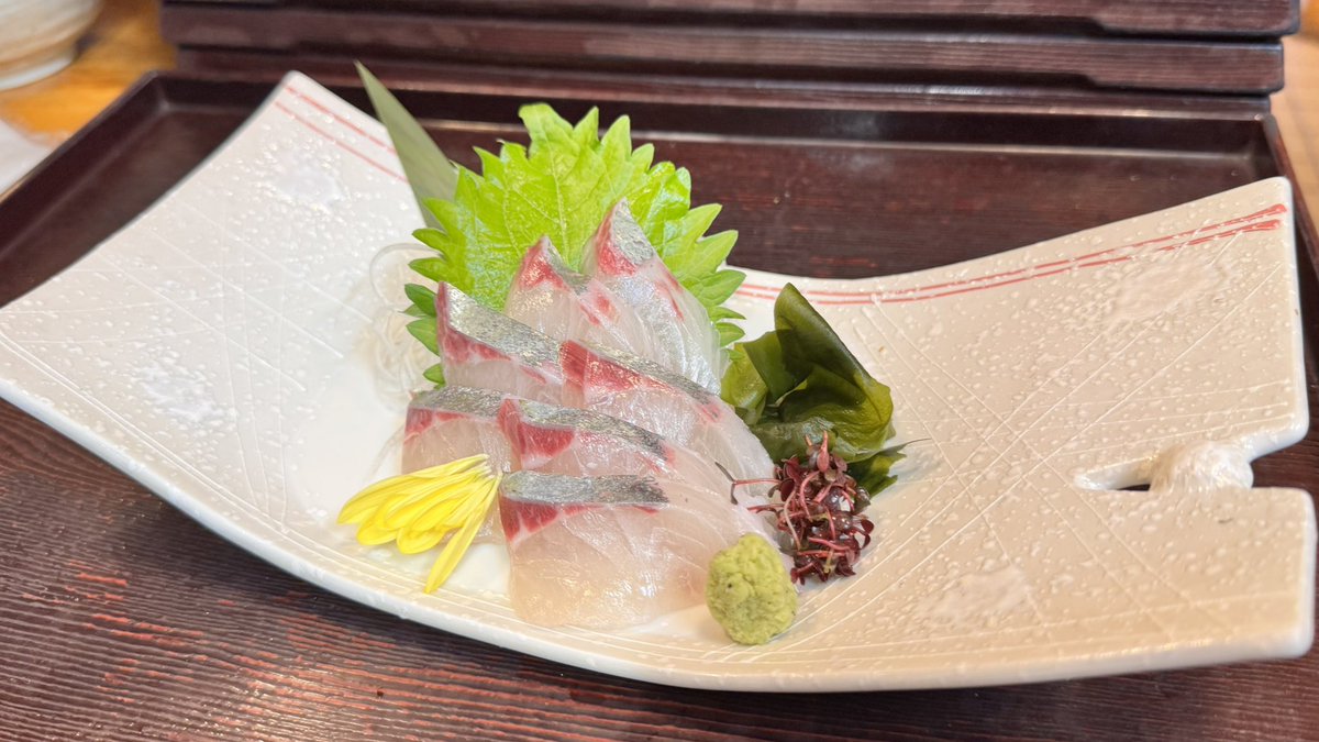 filament___'s tweet photo. シマアジのお刺身
#大内商店　#足立市場 https://t.co/pqGsMAQkNV
