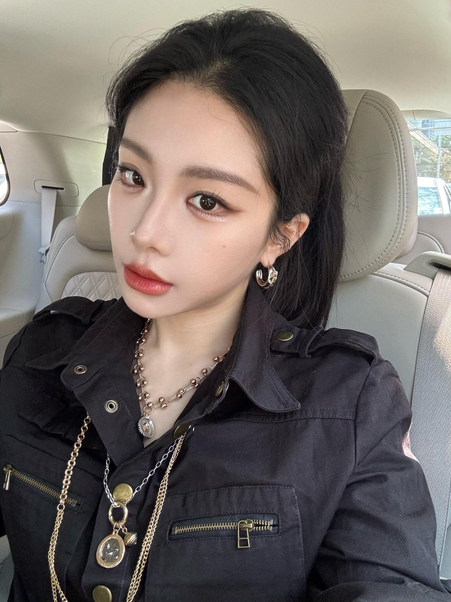 xx_xiaohuli's tweet photo. 261009 위옌 샤오홍슈 (1)

일상 조각🧩

#喻言 #YuYan #위옌 #ยวี่เหยียน https://t.co/lHUWOMug7R
