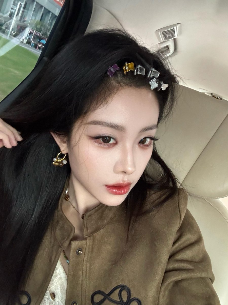 xx_xiaohuli's tweet photo. 261009 위옌 샤오홍슈 (3)

일상 조각🧩

#喻言 #YuYan #위옌 #ยวี่เหยียน https://t.co/m83cKmJHtF