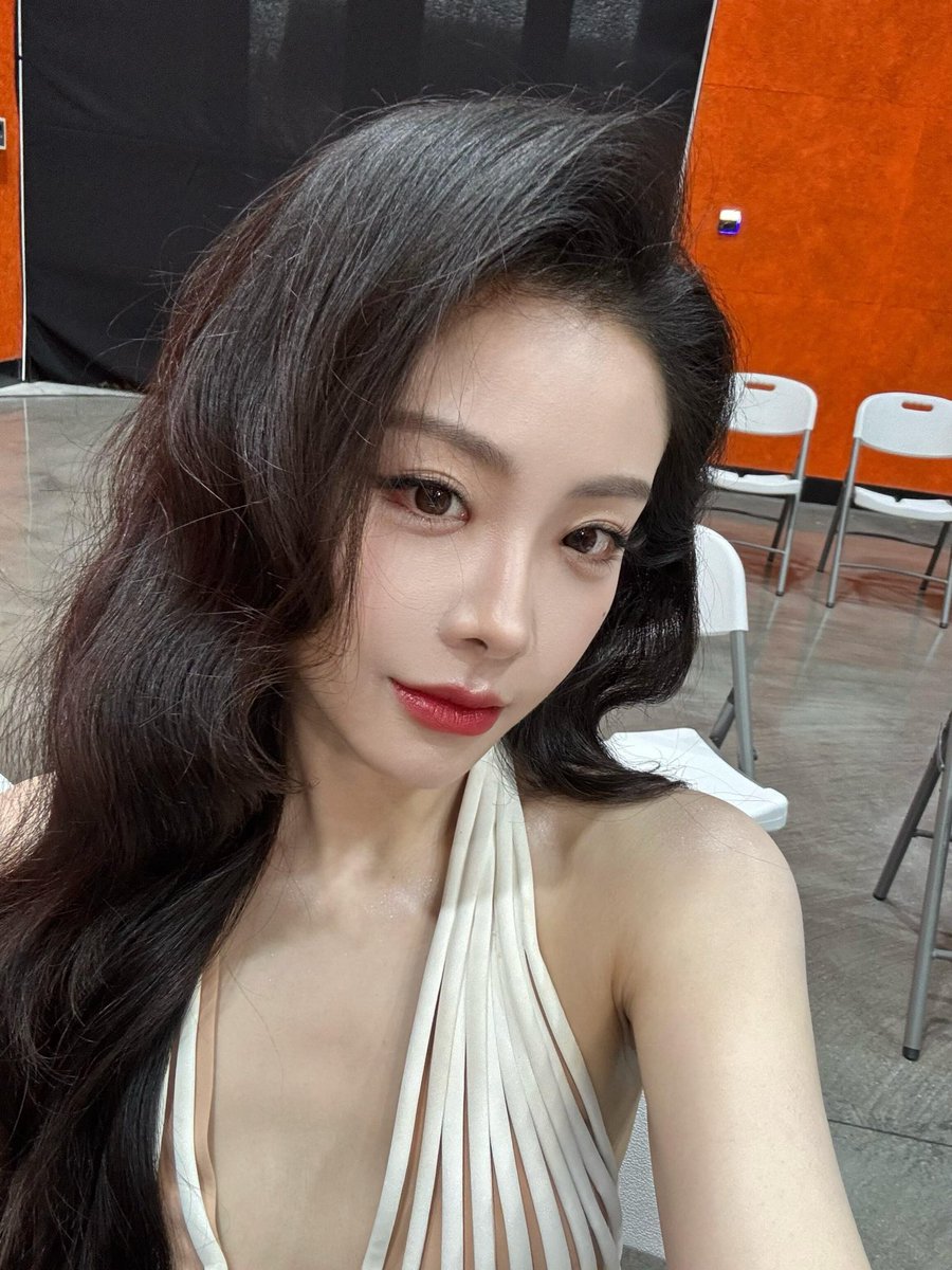 xx_xiaohuli's tweet photo. 261009 위옌 샤오홍슈 (2)

일상 조각🧩

#喻言 #YuYan #위옌 #ยวี่เหยียน https://t.co/cmsqK9qMfw