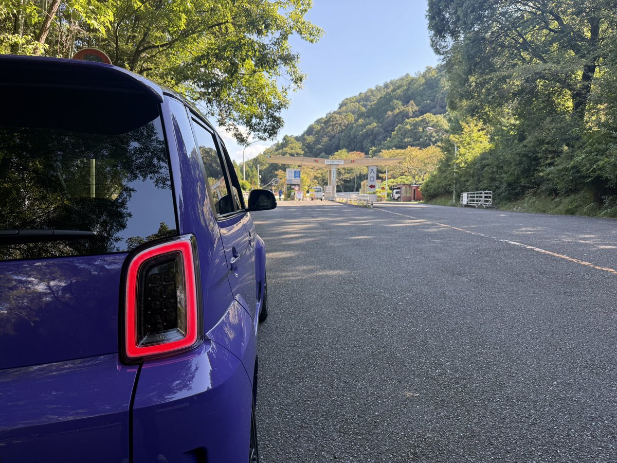 TB_246's tweet photo. 返す前に嵐山高雄パークウェイドライブしてみた
ブーストモードだと急勾配でも力強く加速するしやっぱり足回りもいいからコーナーも軽快に走れる〜
スーパーワンはワイディングが結構運転して楽しい〜
通勤や買い物で乗るなら全然良いなぁこの車！！ https://t.co/fXFQAisGT6