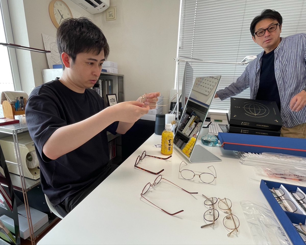 viking_print's tweet photo. フレームデザイン、カラーまで細部までこだわる阿久津プロの
画像を再投稿。ともあれ今夜の試合を全力桜援🌸ですね！私もいざ池袋‼︎
そして、あくちーとお揃いのフレームは明日の19時から販売開始します。数量20本ずつの限定⁉︎
何卒よろしくお願いします🙇
https://t.co/KdhW0Mcyhc https://t.co/9cv74fk02u
