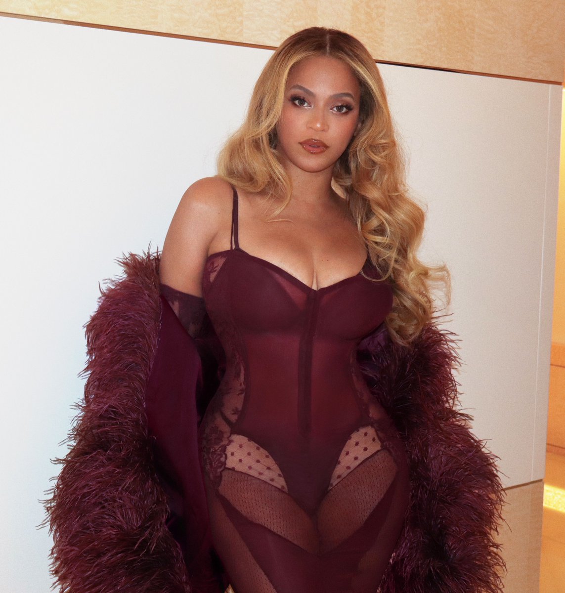 Flopian413's tweet photo. Bey it’s okay to be an outfit repeater https://t.co/dQcVOLQW86
