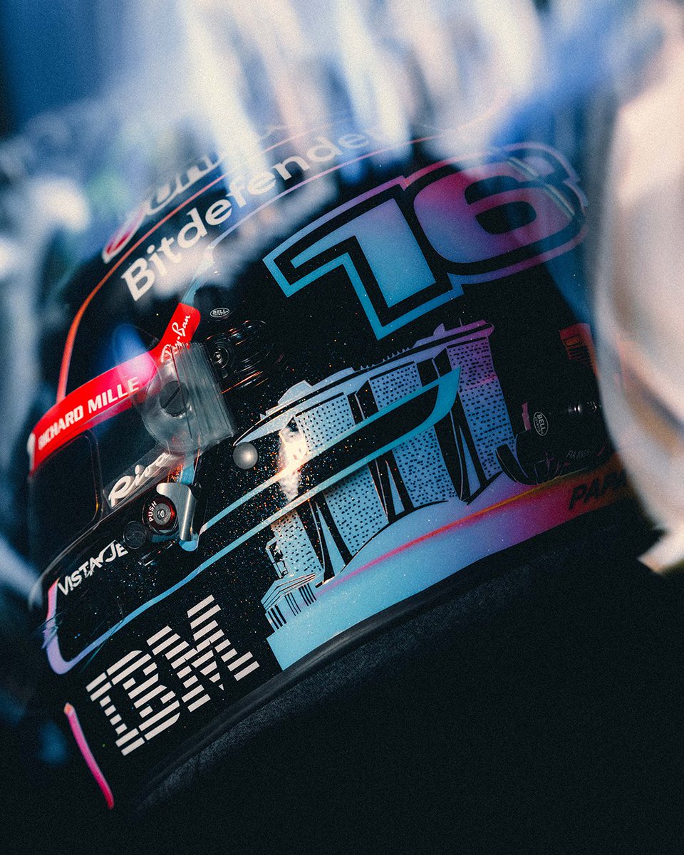 ScuderiaFerrari's tweet photo. Ready to race under the Singapore lights 🏙️ https://t.co/HMNFYUh1iH