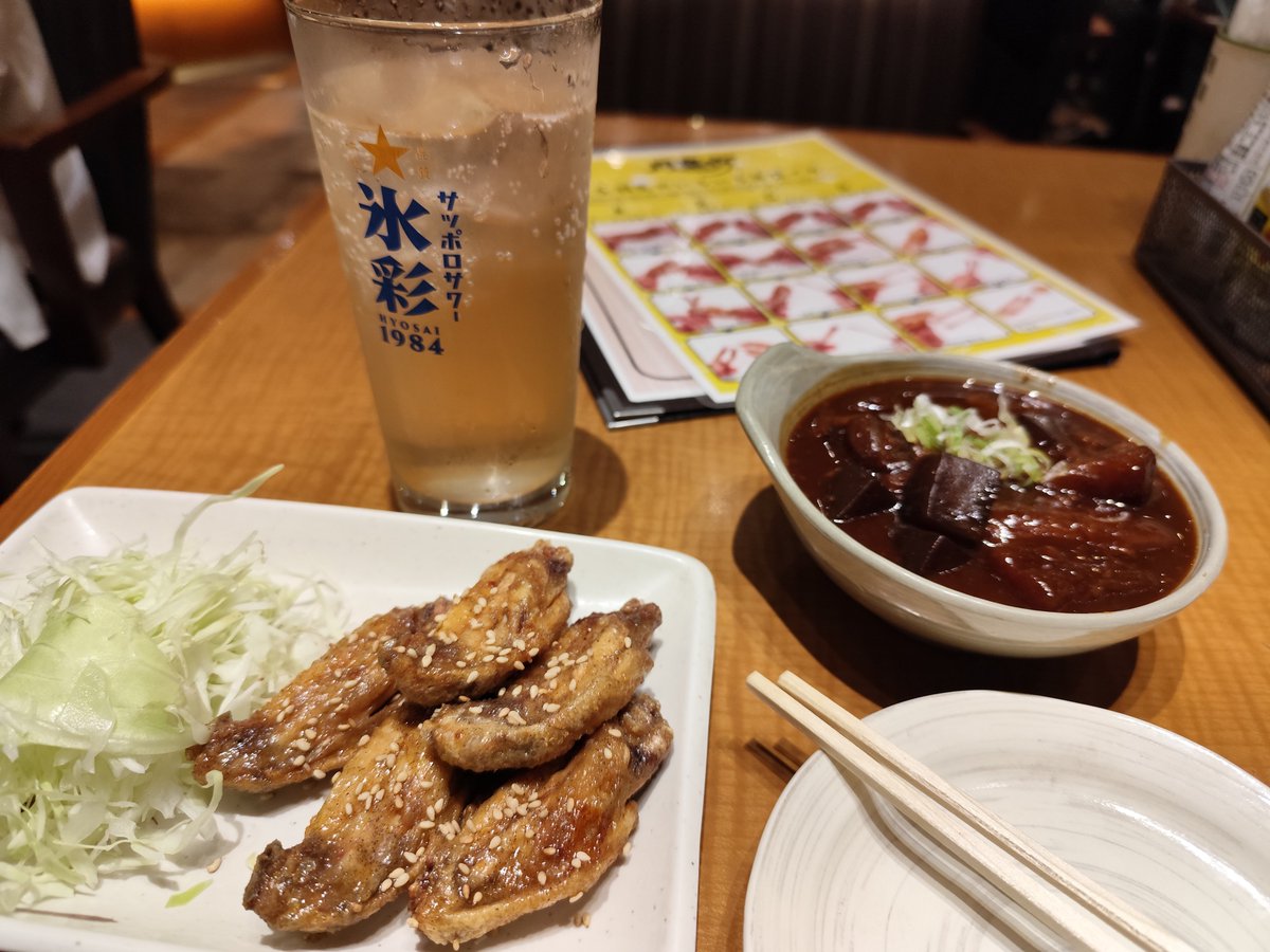 taku_dot's tweet photo. 帰る前に手羽先。 https://t.co/62hm7tc4Ez