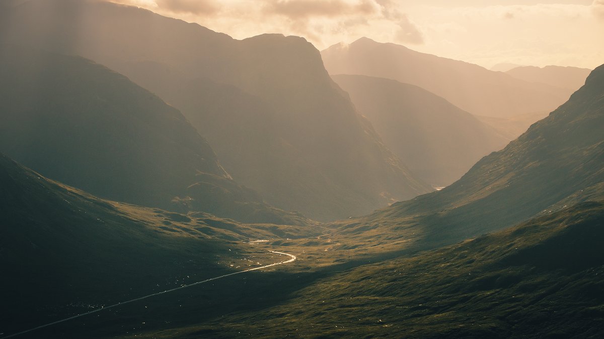 DamianShields1's tweet photo. 'Passing through' Glen Coe from Beinn a' Chrùlaiste 2016 #Scotland #GlenCoe #Lochaber https://t.co/tuyf1t1kjx https://t.co/uGVvEUrYUq