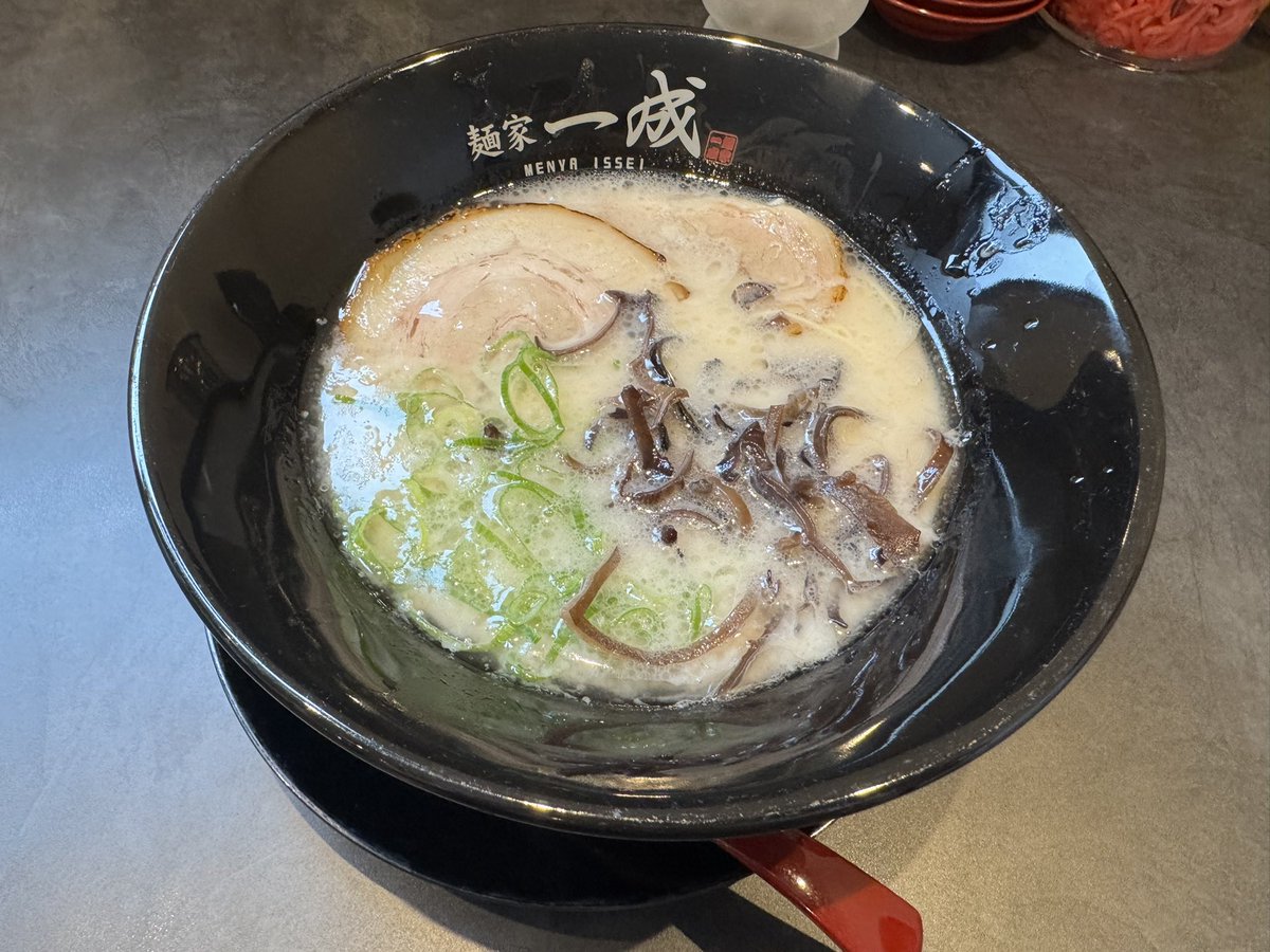 nyami0901's tweet photo. @haraken_0718 みっちり仕事して昼メシはラーメン🍜 https://t.co/pcRfUB1fTp