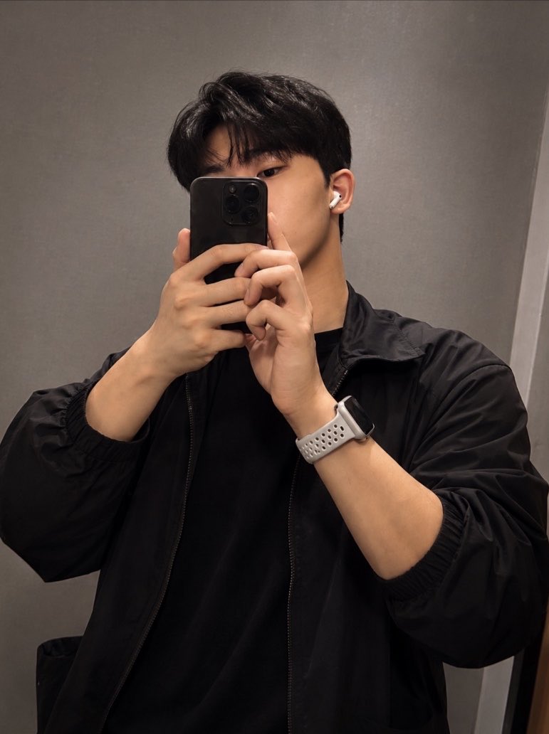 World_isO_'s tweet photo. 러닝갈사람 구합니다 🙃
너만오면 ㄱ https://t.co/AucjMniwOb